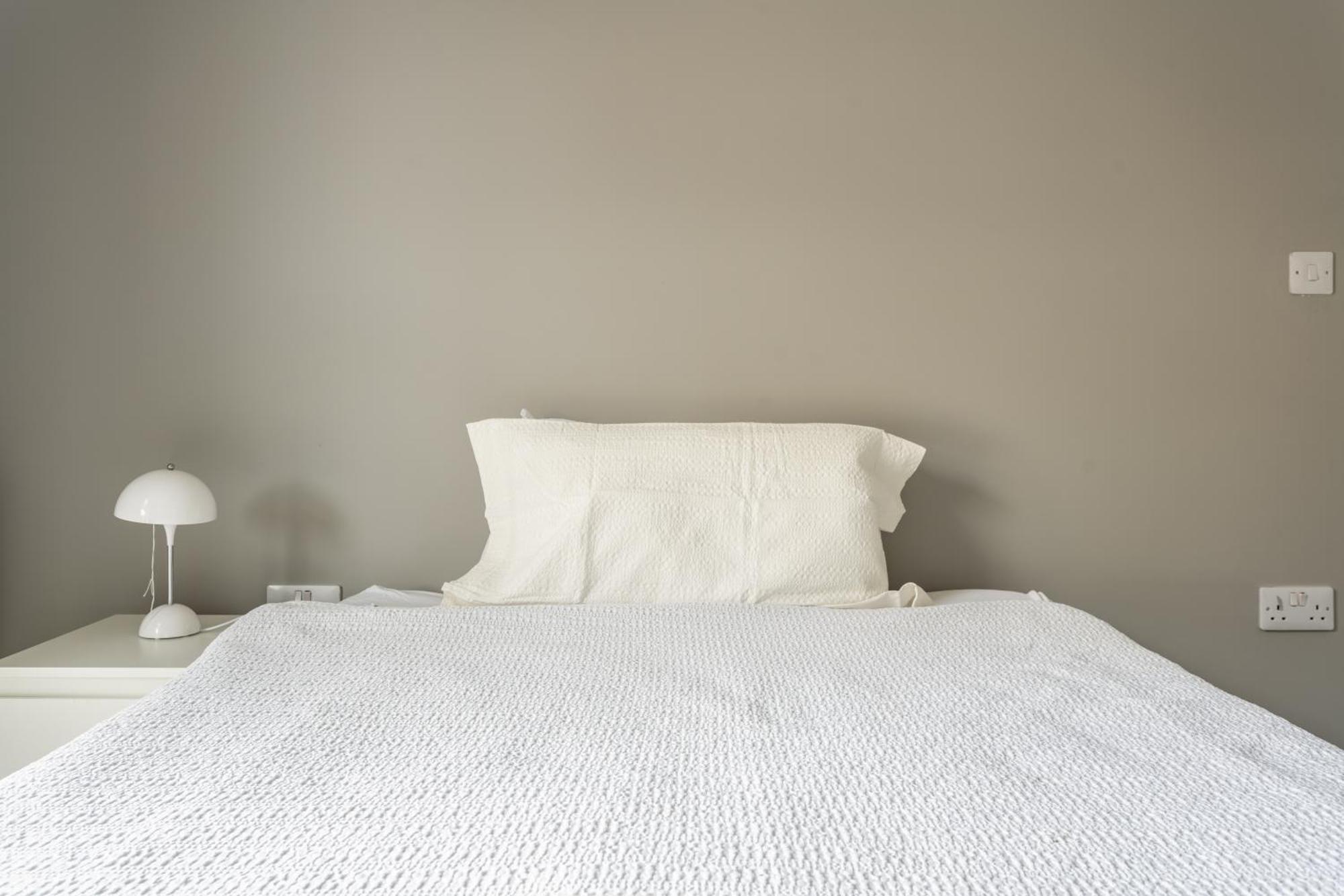 Modern Double Room With Shared Bathroom London Ngoại thất bức ảnh