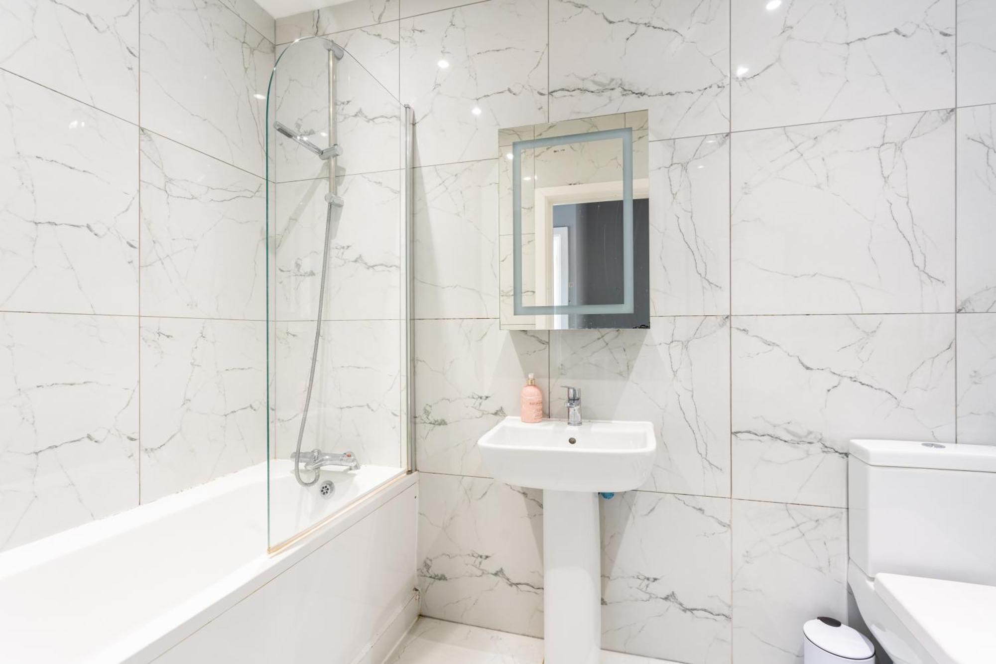 Modern Double Room With Shared Bathroom London Ngoại thất bức ảnh