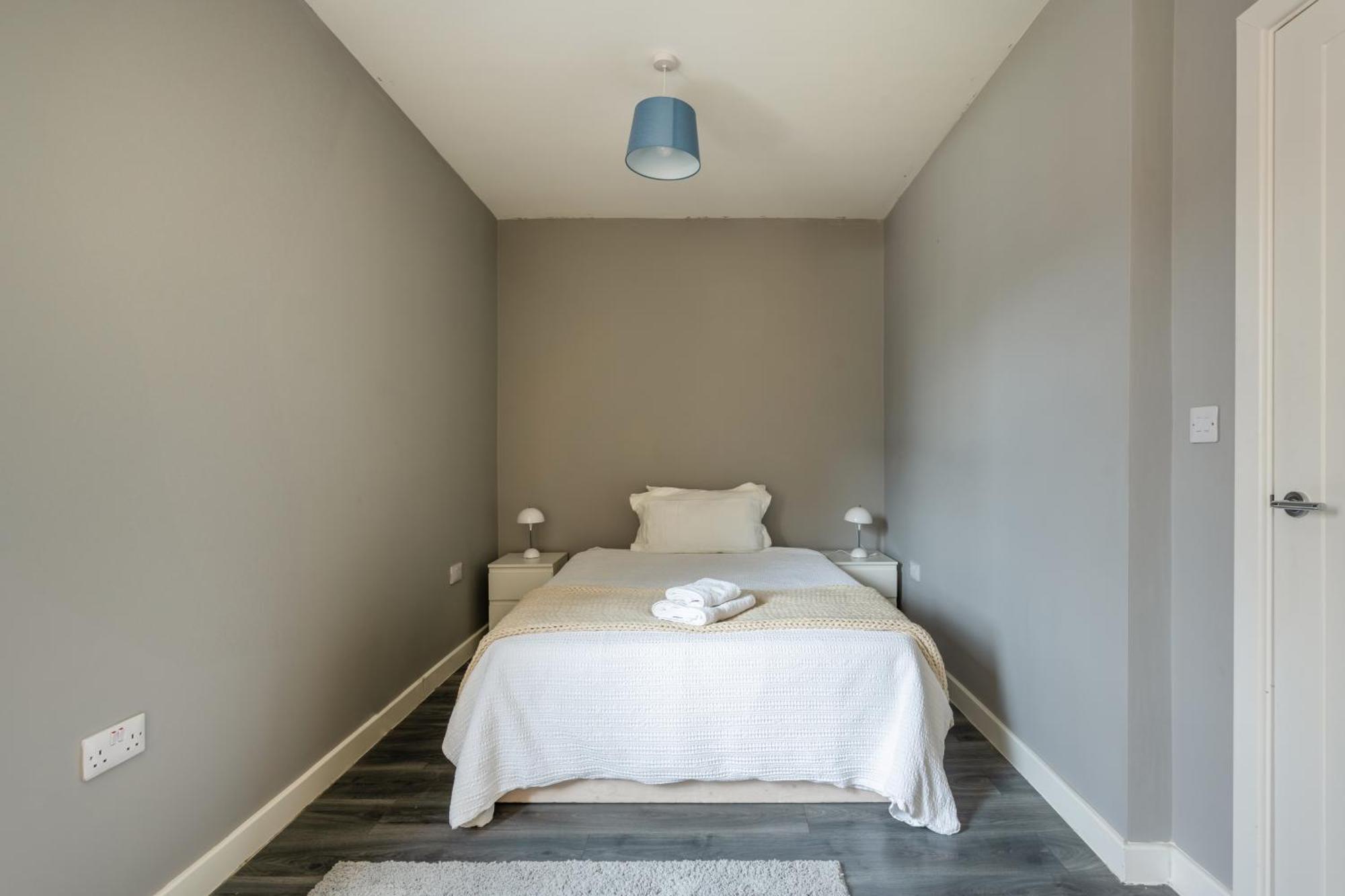 Modern Double Room With Shared Bathroom London Ngoại thất bức ảnh